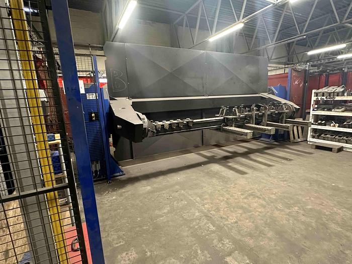 Used 2018 Yaskawa RM2-2000 Welding Cell