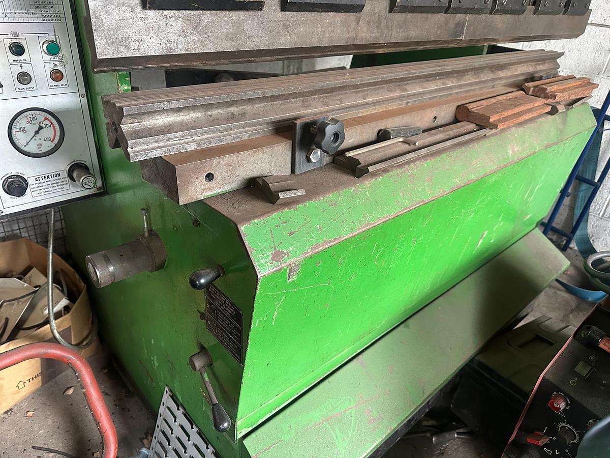 Used 1990 Guifil PE 15-30 Pressbrake