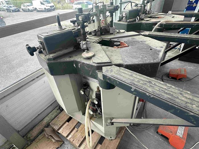Used 2004 Elumatec EP 124 Corner Crimper
