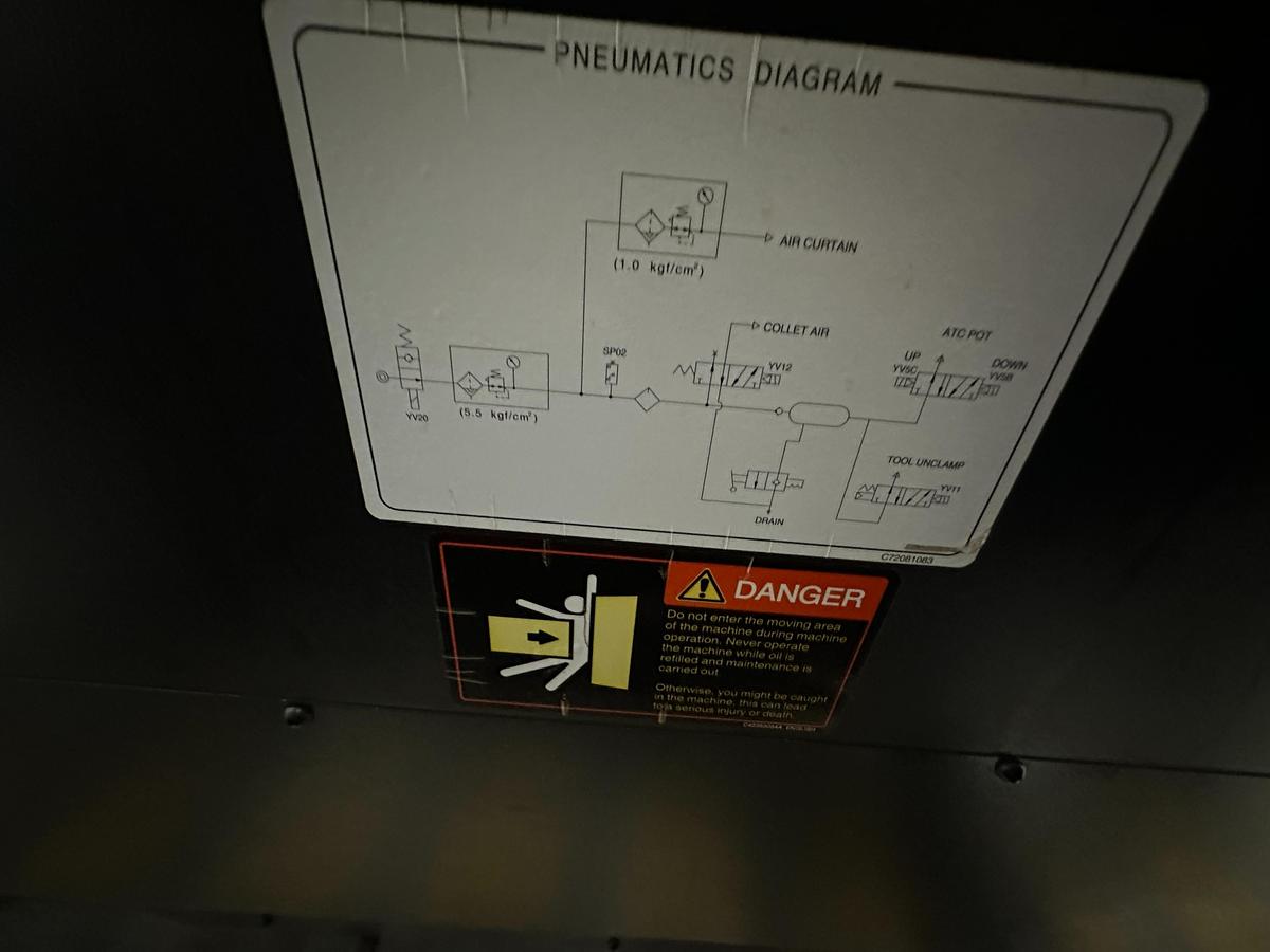 Used 2012 Doosan DNM 500 CNC Machining Centre | Fanuc | 12,000 RPM | BT40