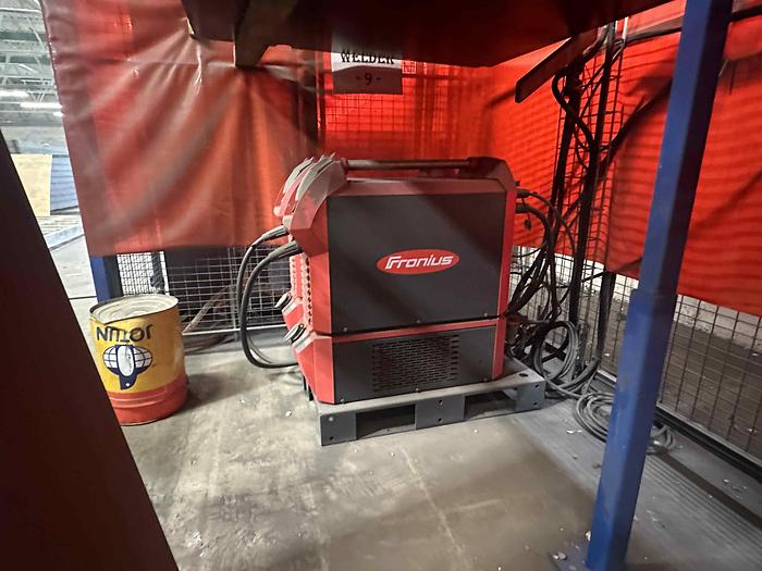 Used 2018 Yaskawa RM2-2000 Welding Cell