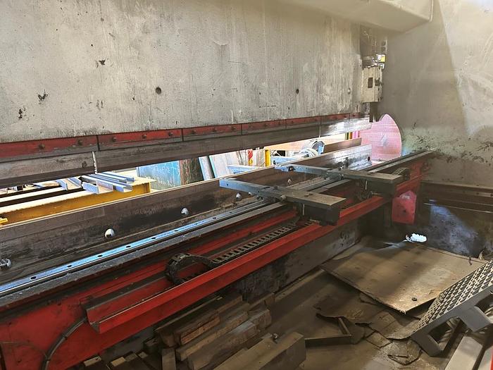 Used 1999 Edwards Pearson PR10 200/4100 CNC Pressbrake