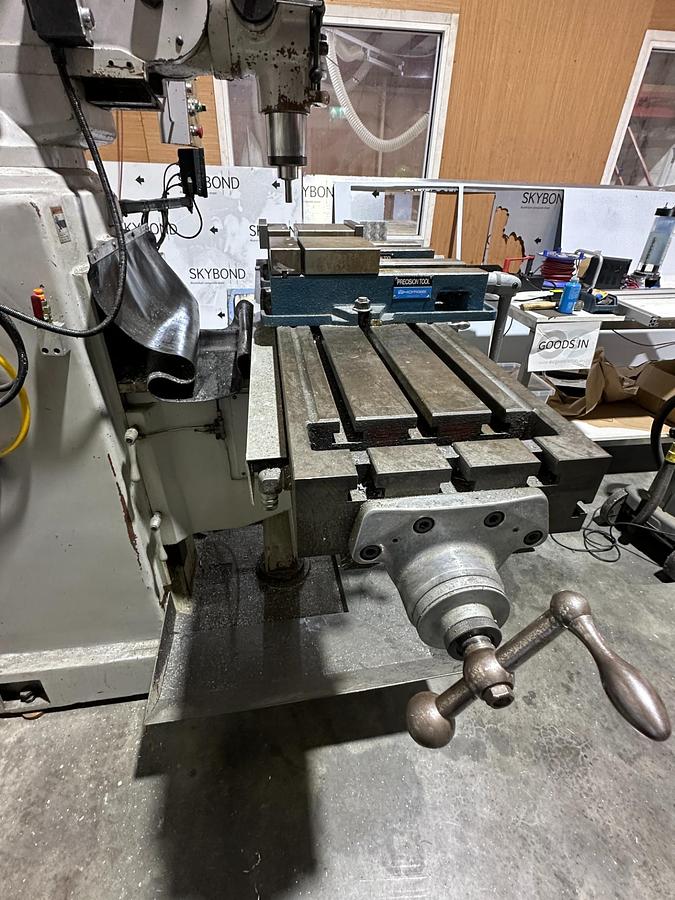 Used 1999 Extron K3V Manual Milling Machine for Sale Ireland | Newall DRO