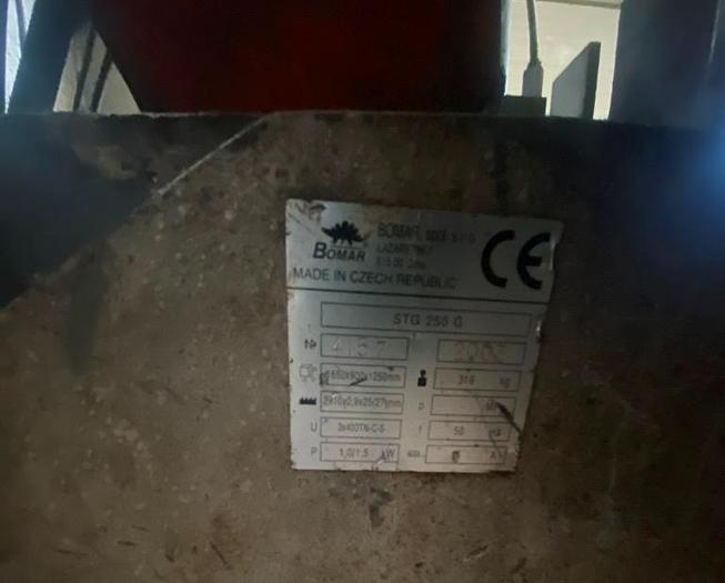 Used 2002 Cormak STG 250 G Manual Bandsaw