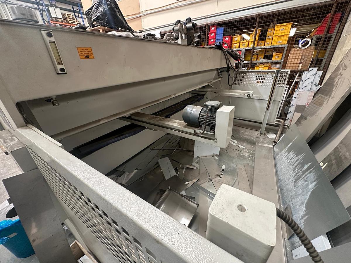 Used 2016 MVD B06-3100 Hydraulic Guillotine for Sale | 3100 x 6mm Sheet Metal Shear