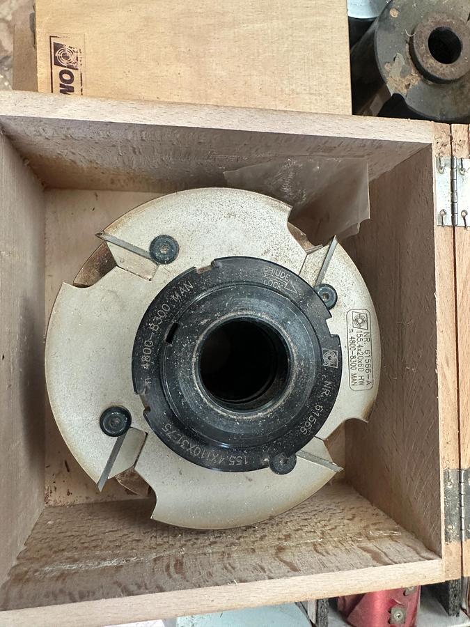 Used 2005 Griggio T220 Spindle Moulder with Comatic AF/34 Feeder