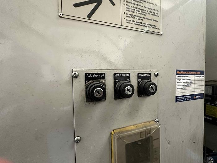 Used 2000 Mazak FJX-250 Vertical Machining Centre