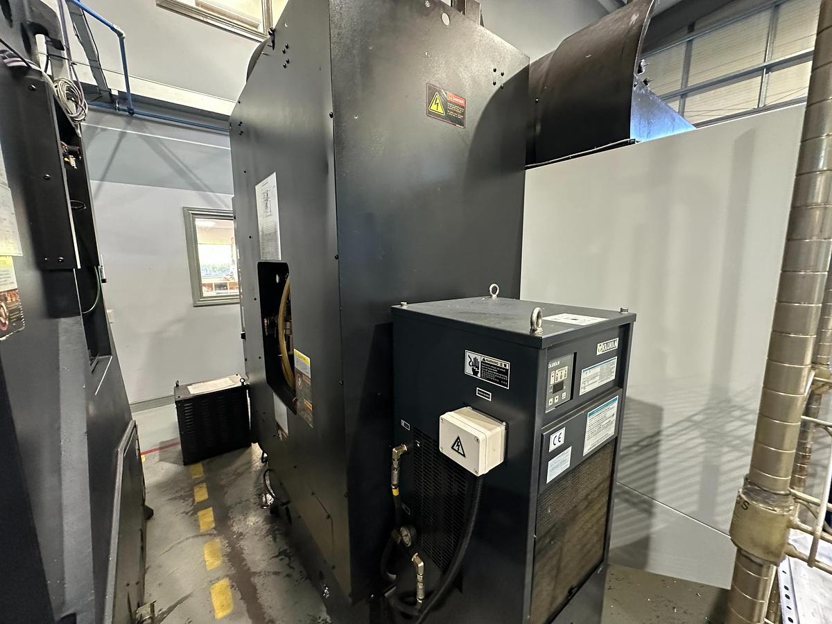 Used 2012 Doosan DNM 500 CNC Machining Centre | Fanuc | 12,000 RPM | BT40
