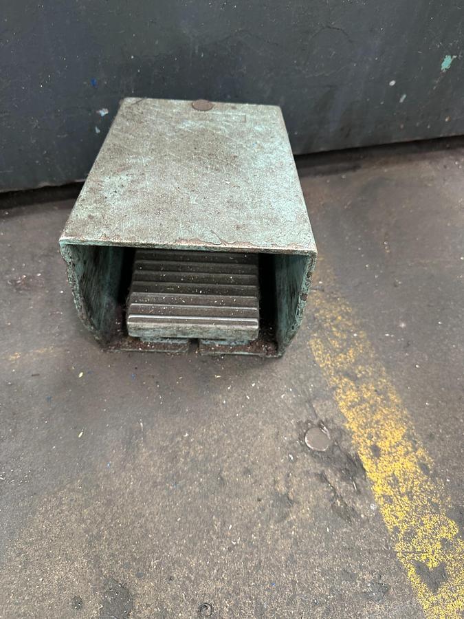 Used Keetona 2.5m x 3mm Mechanical Guillotine