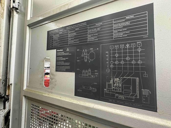 Used 2002 Deckel Maho DMU80T 5 Axis Machining Centre