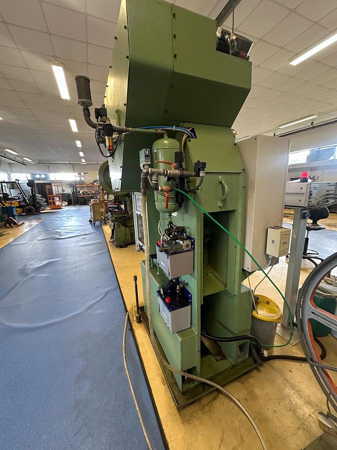 Used 2001 Presse Ross 40V-4 40 Ton Mechanical Press for Sale