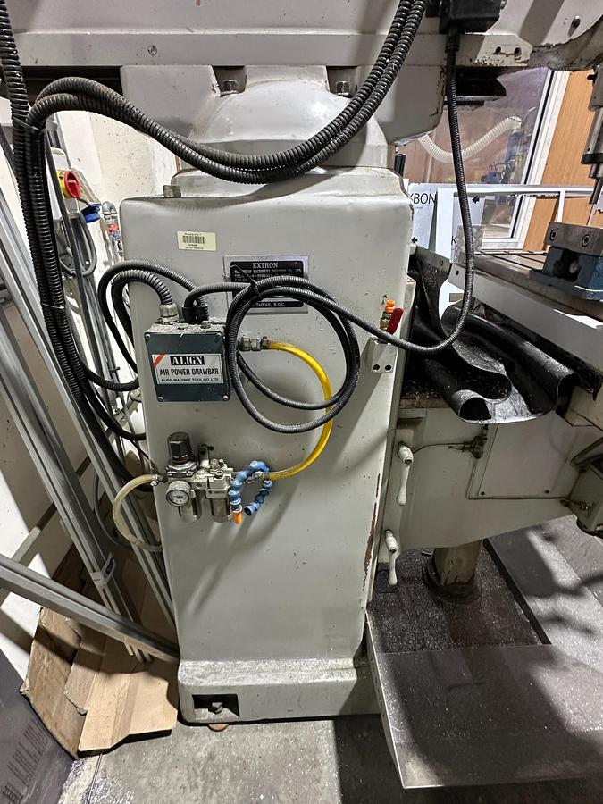 Used 1999 Extron K3V Manual Milling Machine for Sale Ireland | Newall DRO