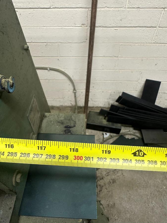 Used Edwards 3.25/2500 DD Mechanical Guillotine Shears for Sale 