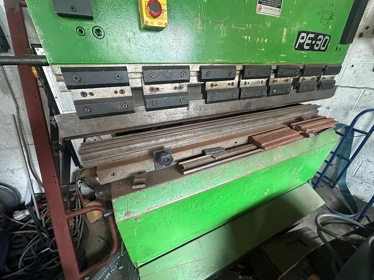 Used 1990 Guifil PE 15-30 Pressbrake