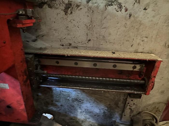 Used 1999 Edwards Pearson PR10 200/4100 CNC Pressbrake