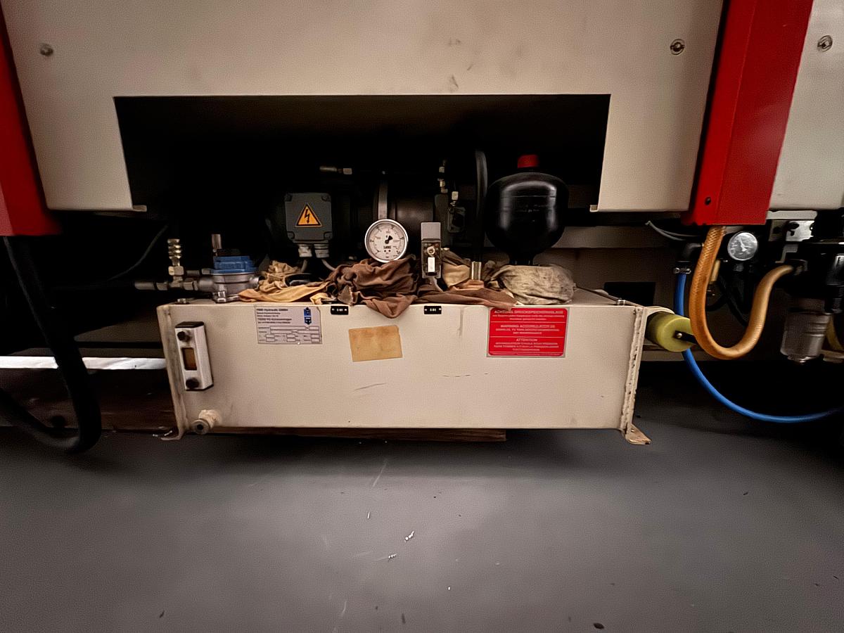 Used Heckler & Koch BA 18 CNC Machining Centre | 4 Axis | Siemens Sinumerik