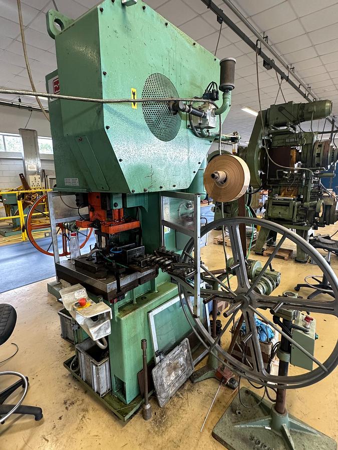 Used 1999 Presse Ross 40V-4 40 Ton Mechanical Press for Sale