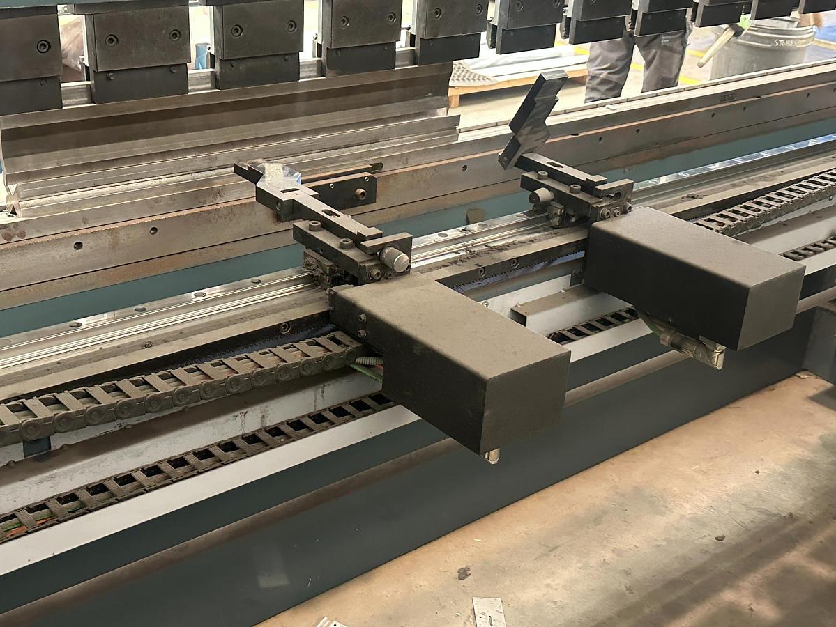Used 2013 Durma AD-S 40175 CNC Press Brake – 6 Axis – Cybelec ModEva 10S Control