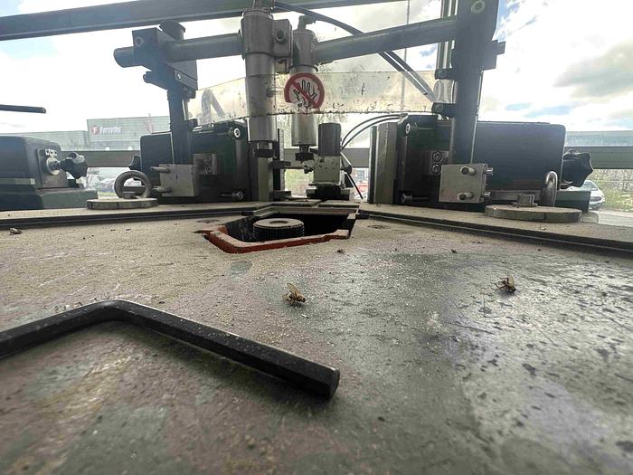 Used 2009 Elumatec EP 124 Corner Crimper