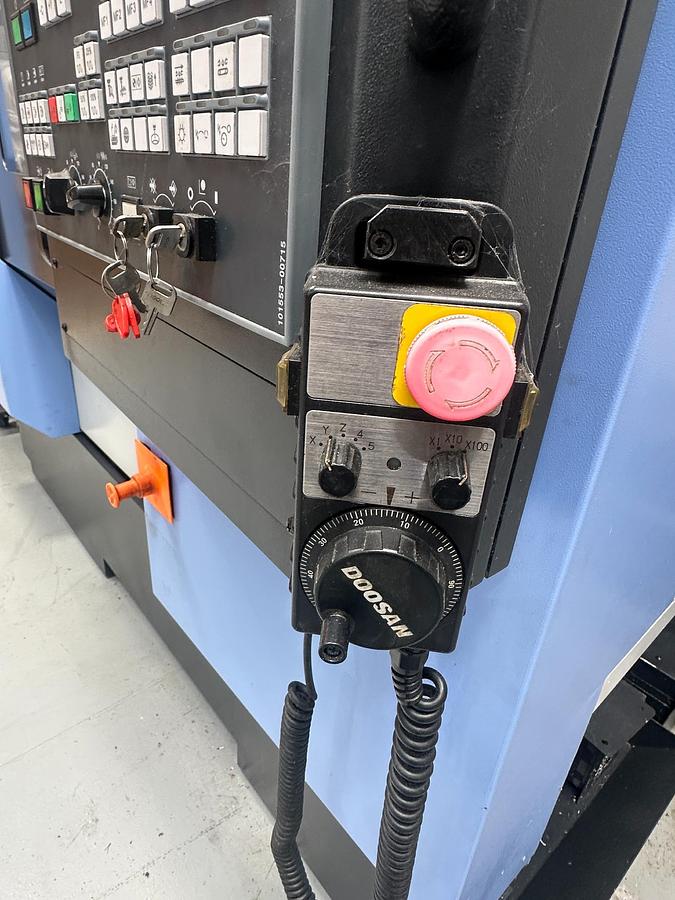 Used 2013 Doosan DNM 200/5AX Vertical Machining Machine