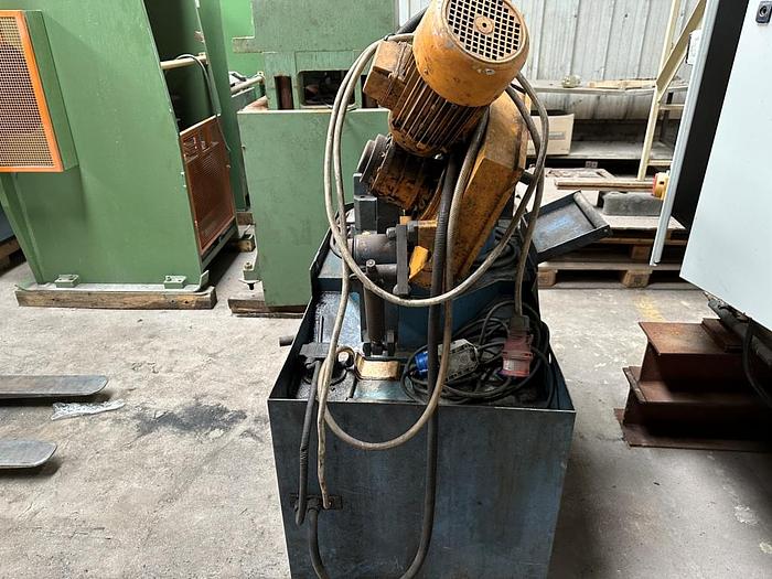 Used 2004 Anbas TR 300 Manual Bandsaw