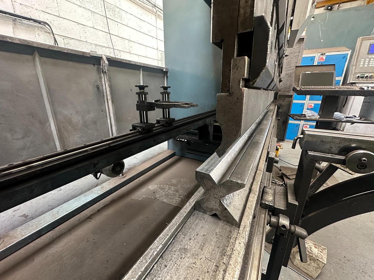 Used 2012 Durma AD-R 37175 CNC Press Brake 175 Ton 3700mm for Sale | Used Machine Tools Ireland