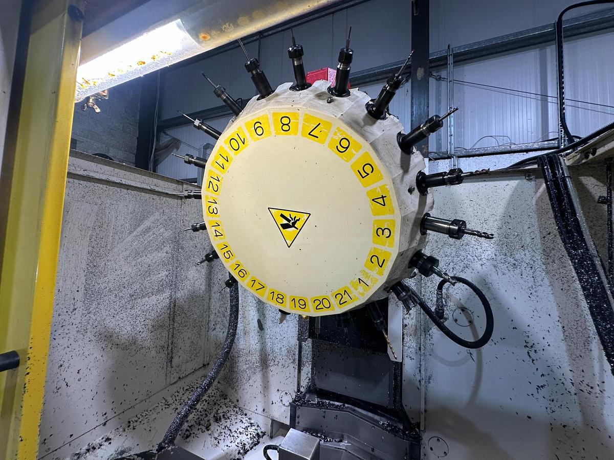 Used Fanuc Robodrill Alpha T21iDL 5-Axis CNC | Nikken 5Ax130FA | BT30