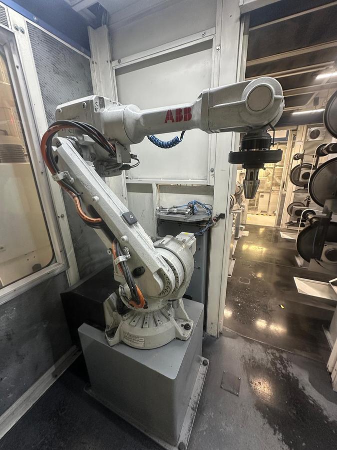 Used 2015 Intec Robotic Solutions Robotic Linish and Polish Machine