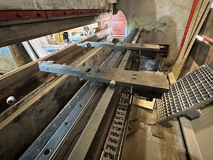 Used 1999 Edwards Pearson PR10 200/4100 CNC Pressbrake