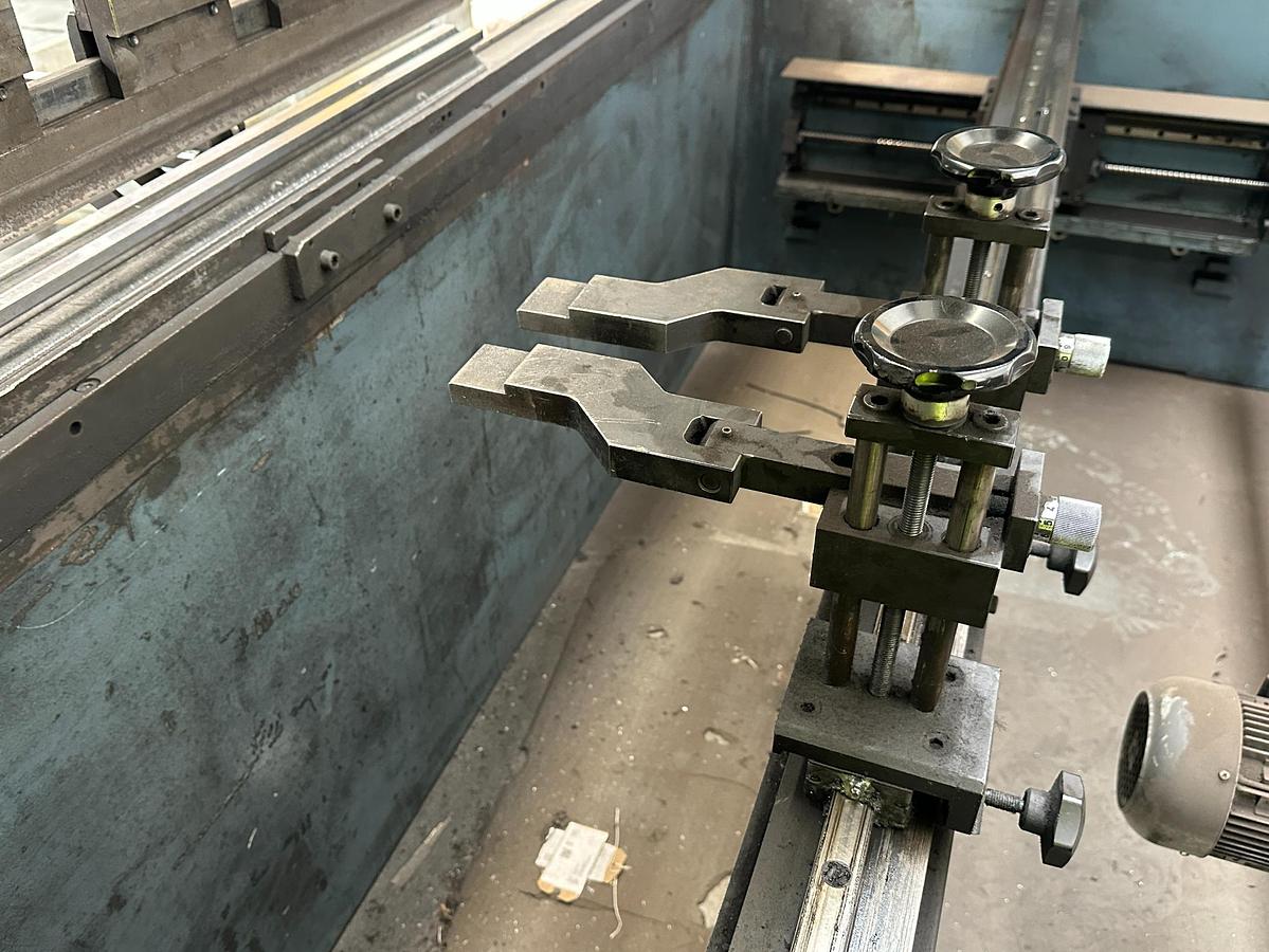 Used 2012 Durma AD-R 37175 CNC Press Brake 175 Ton 3700mm for Sale | Used Machine Tools Ireland