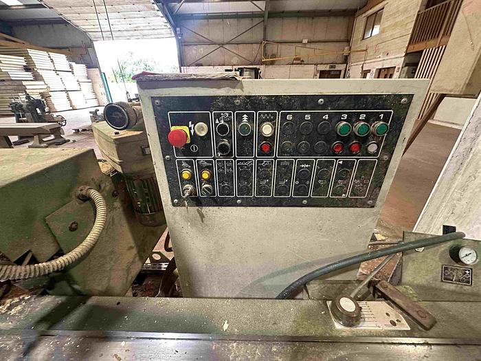 Used 1996 Guilliet KXR Moulder