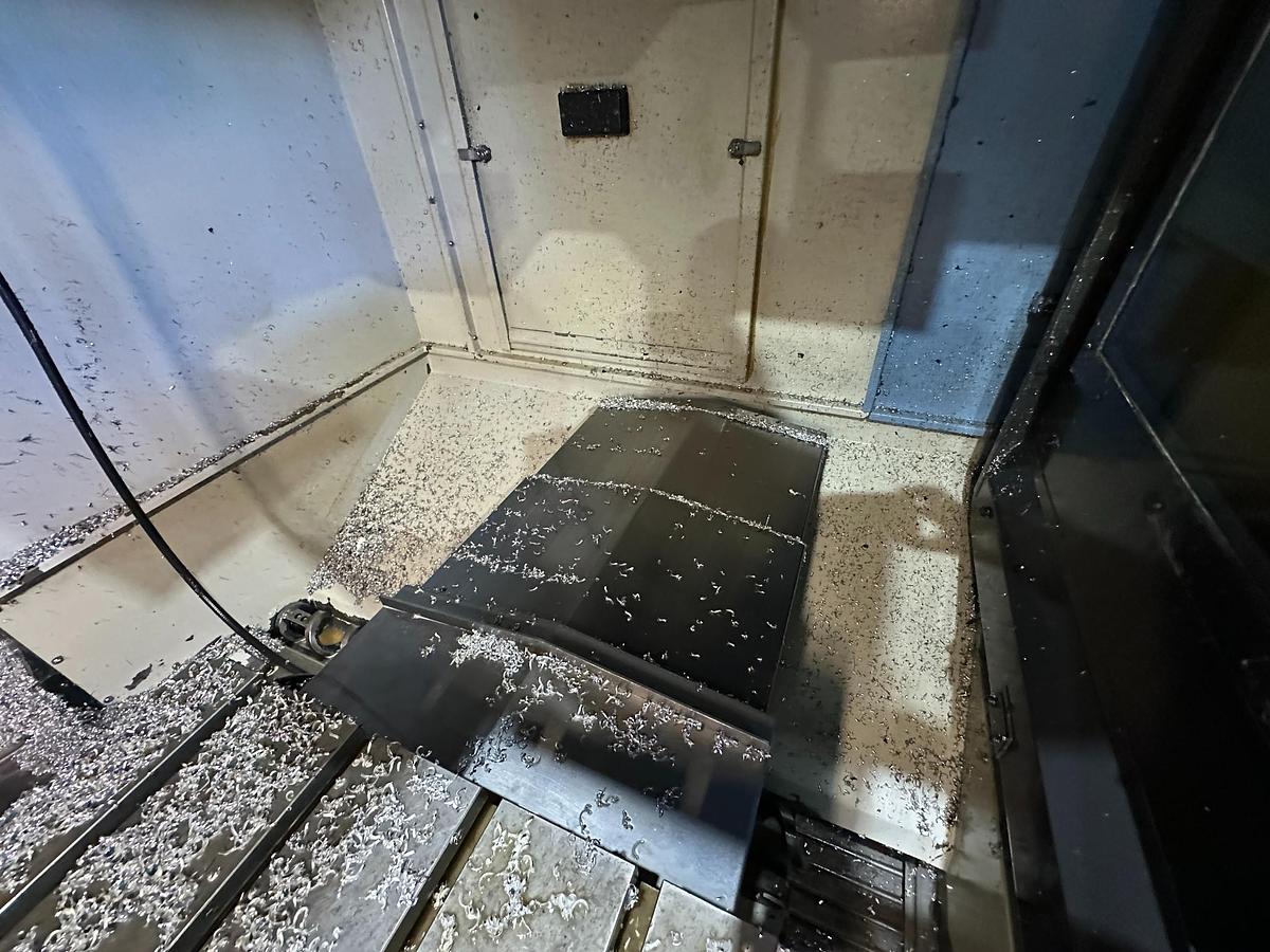 Used 2012 Doosan DNM 500 CNC Machining Centre | Fanuc | 12,000 RPM | BT40