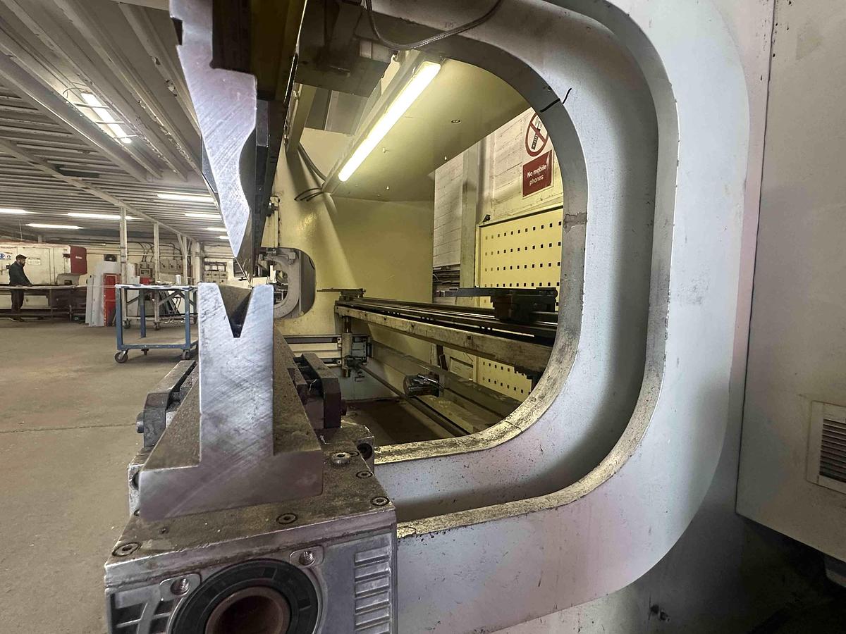 Used Used 2005 Durma HAPCNC 35160 CNC Pressbrake – 160T x 3.5m with Cybelec ModEva 10 Control | Euro Tooling | Ireland