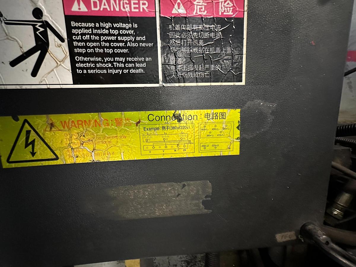 Used 2012 Doosan DNM 500 CNC Machining Centre | Fanuc | 12,000 RPM | BT40