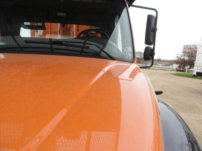 Used 2011 FREIGHTLINER BUSINESS CLASS M2 106