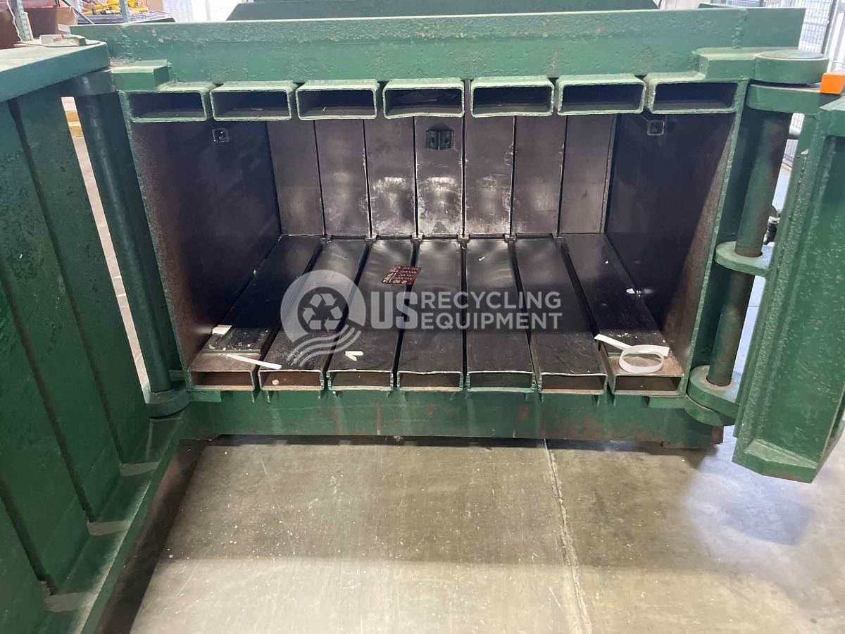 Used International Titan 6-EC Closed Door