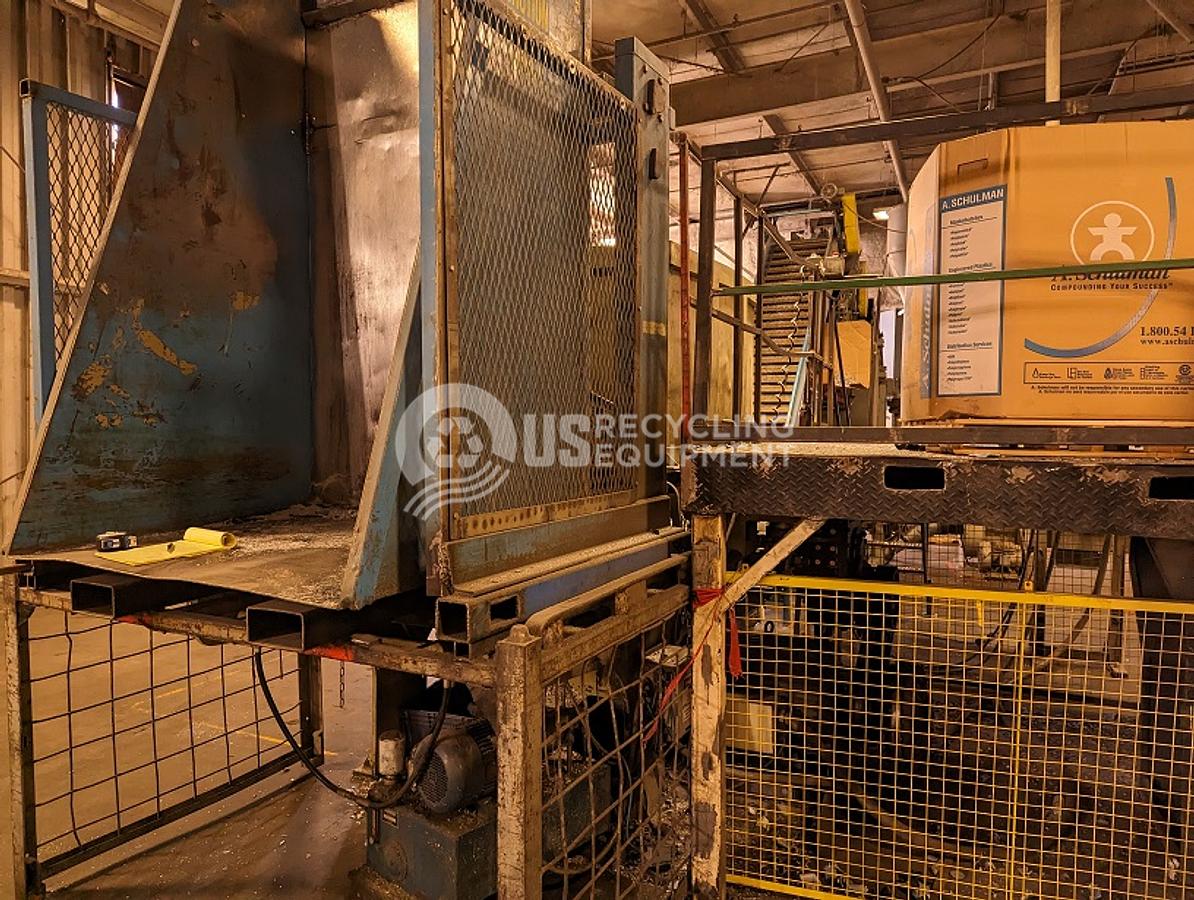 Used Retech Shredder/Granulator/Conveyor System