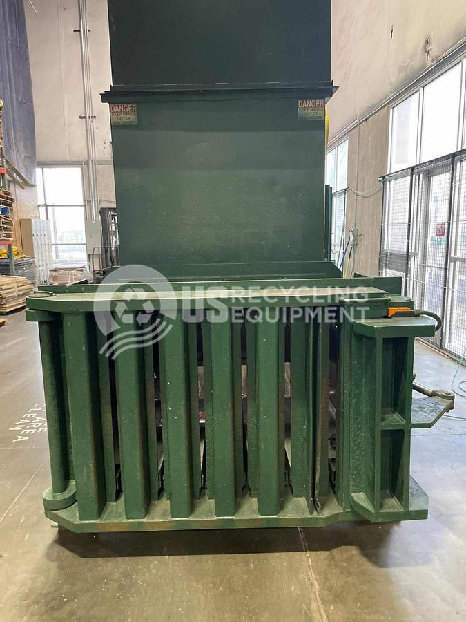 Used International Titan 6-EC Closed Door