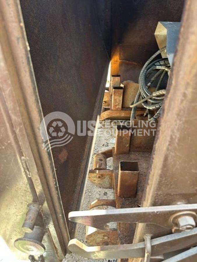 Refurbished 2018 Marathon RJ-250 Self Contained Compactor
