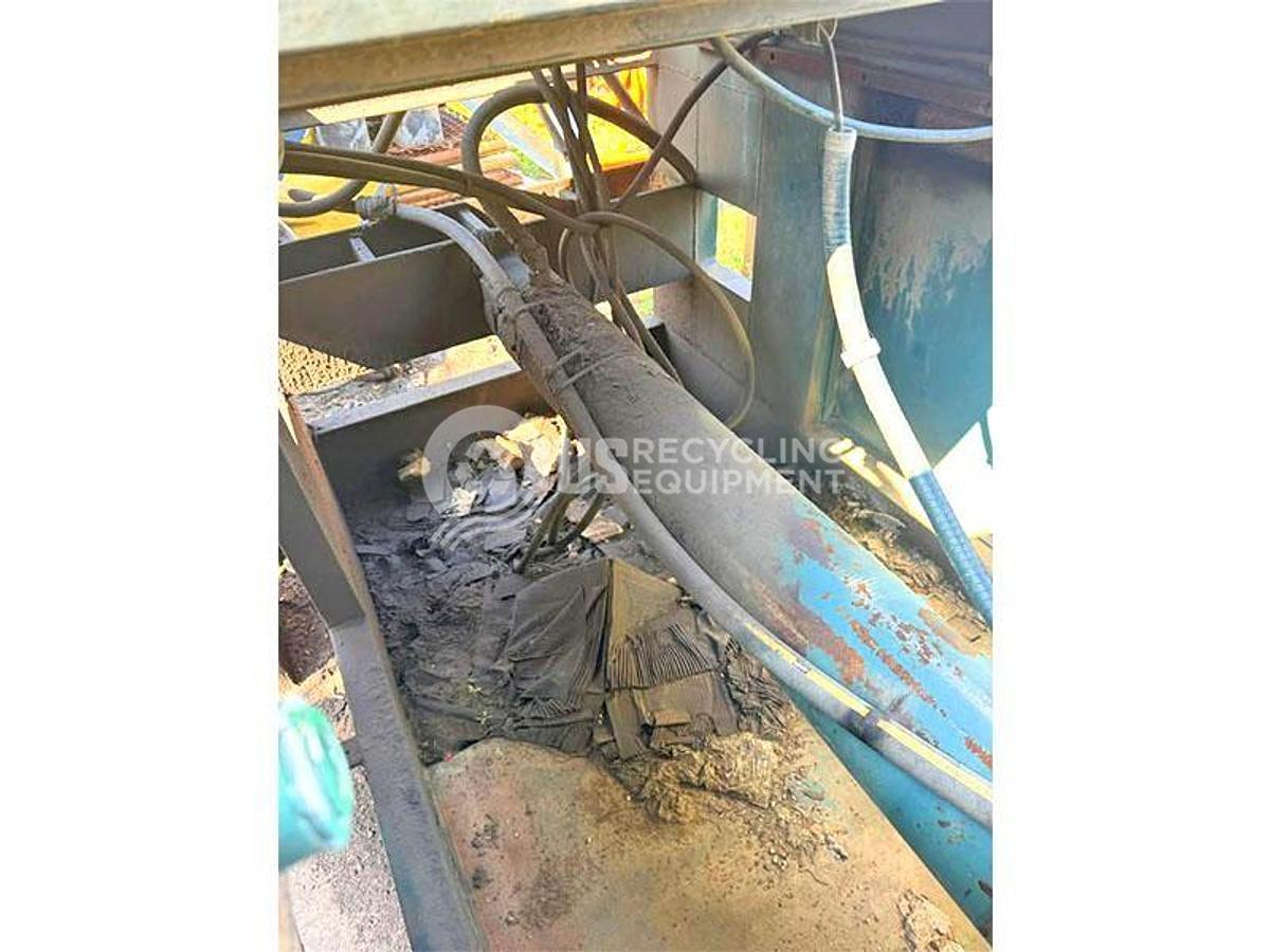 Used 1995 International 1295-44 Closed Door Horizontal with Conveyor