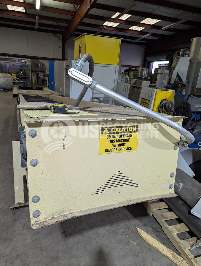 Used Unknown Manufacturer: Used 32" x 27' Infeed with Crossbelt Magnet