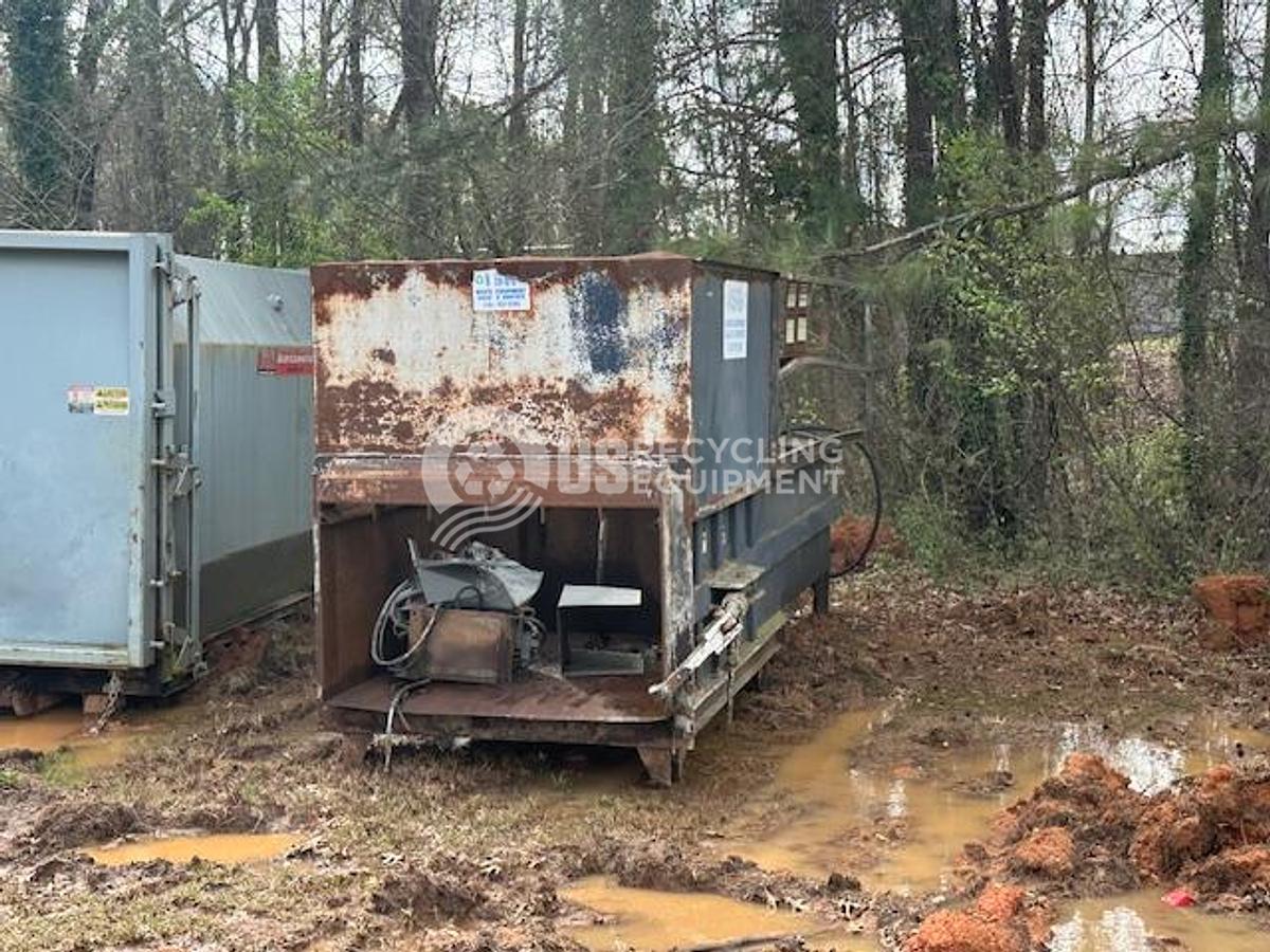Used Wastequip / McClain 4 Yard Stationary Compactors