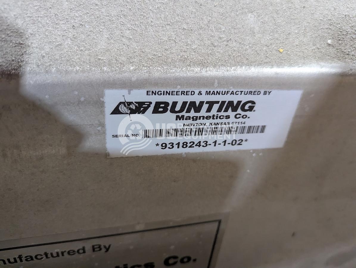 Used Unknown Manufacturer: Used 32" x 27' Infeed with Crossbelt Magnet