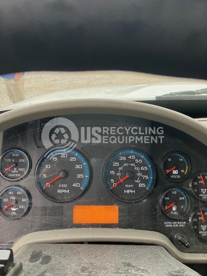 Used 2008 Vecoplan Navistar Chassis / Vecoplan 32" Shredder