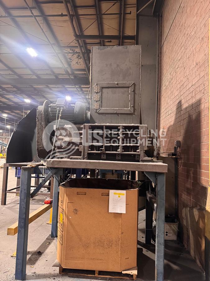 Used 2006 Untha RS450 4S Quad Shaft Shredder with Conveyor