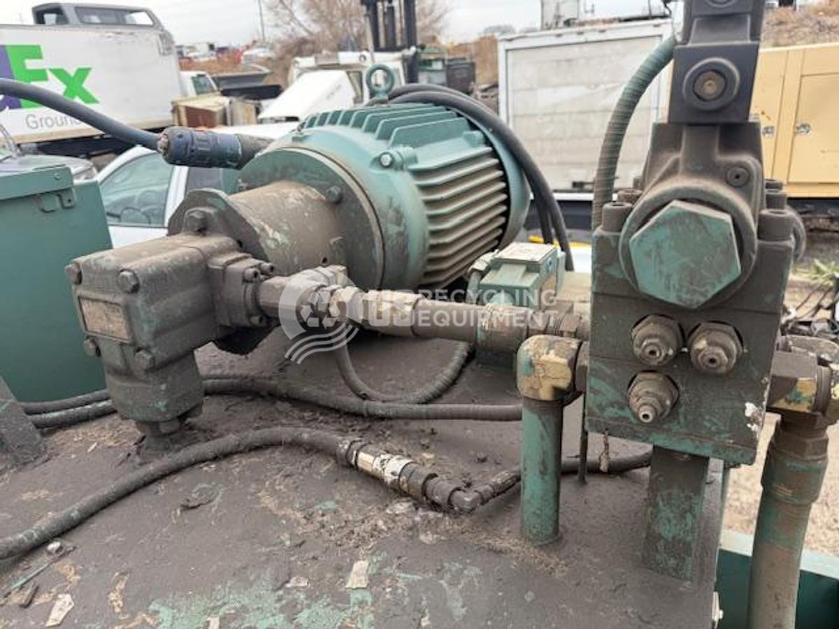 Used International Baler 1295 Closed Door Horizontal