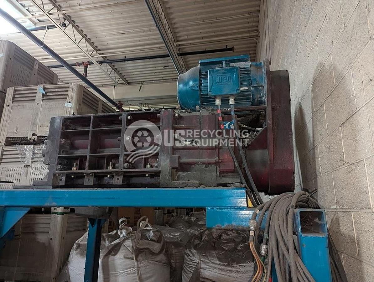 Used 2006 Untha RS450 4S Quad Shaft Shredder with Conveyor