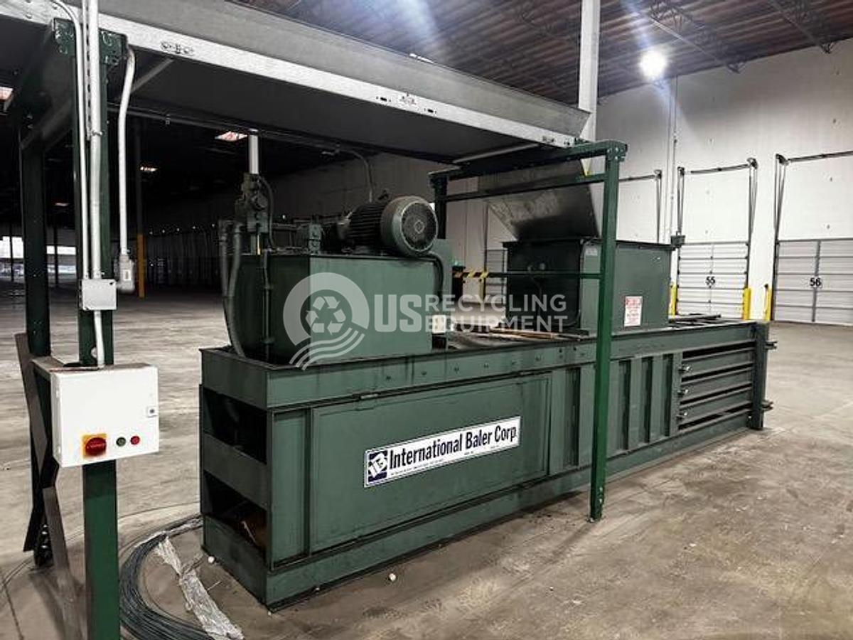 Used International Baler 1272 Closed Door Horizontal with Conveyor