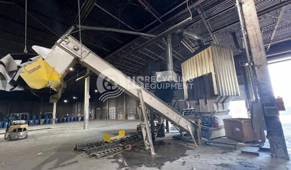 Used 2004 Vecoplan RG52-100 Shredder System with Conveyor & Dust Collector