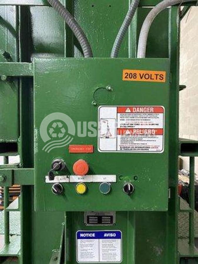 Refurbished 1996 International Baler DHWS-7 Vertical Baler